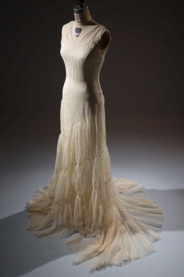 Augustabernard (attributed), gown, ivory tulle. 1934, USA (licensed French copy). The Museum at FIT, 93.71.4. Gift of Mrs. Jessie L. Hills