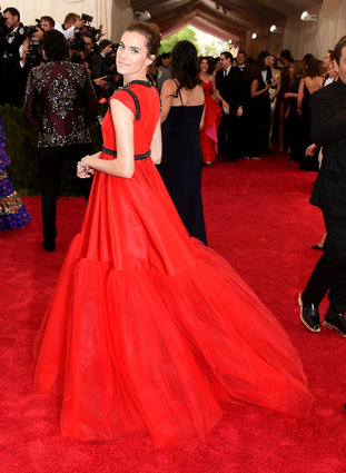 Allison Williams in Giambattista Valli Haute Couture